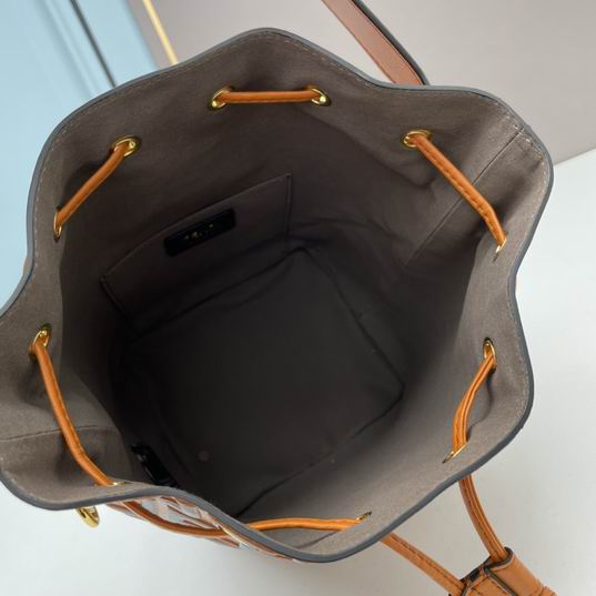 Fendi 23511 17x25x15cm ww (16)