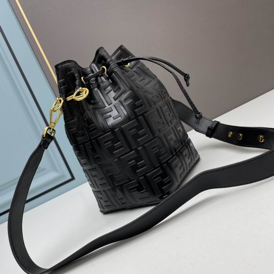 Fendi 23511 17x25x15cm ww (2)