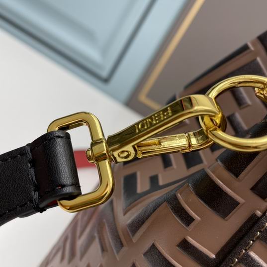 Fendi 23511 17x25x15cm ww (21)