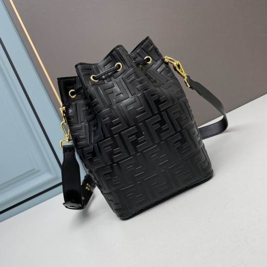 Fendi 23511 17x25x15cm ww (4)