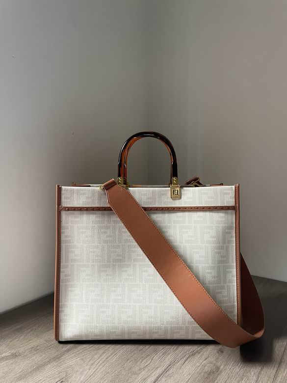 Fendi 36x31x12cm YG (2)