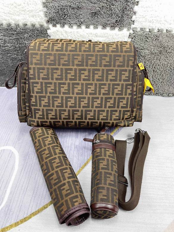 Fendi 42x32x15cm CX (2)