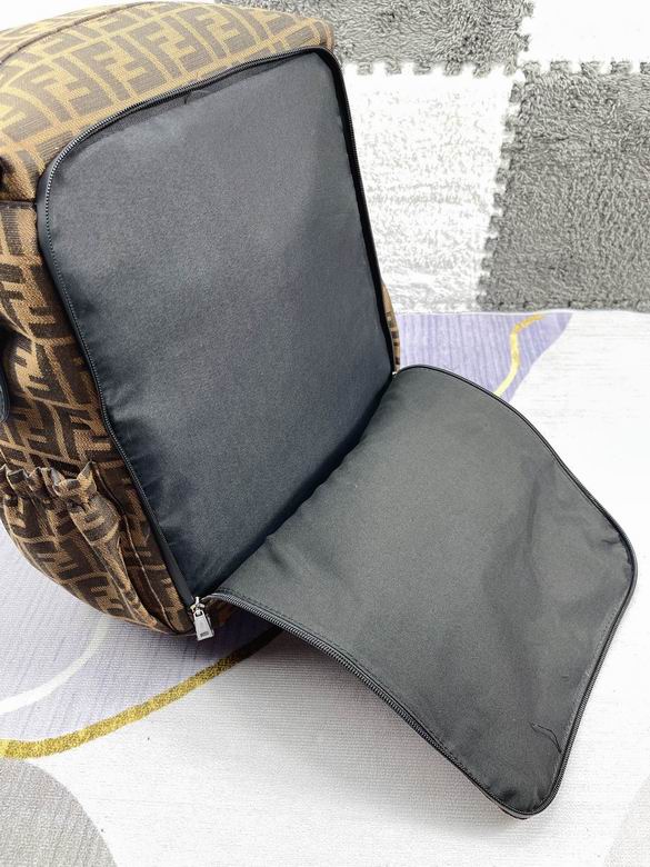 Fendi 42x32x15cm CX 1 (7)