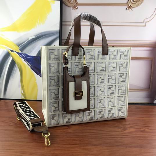 Fendi 608 38x34x20cm ww (2)