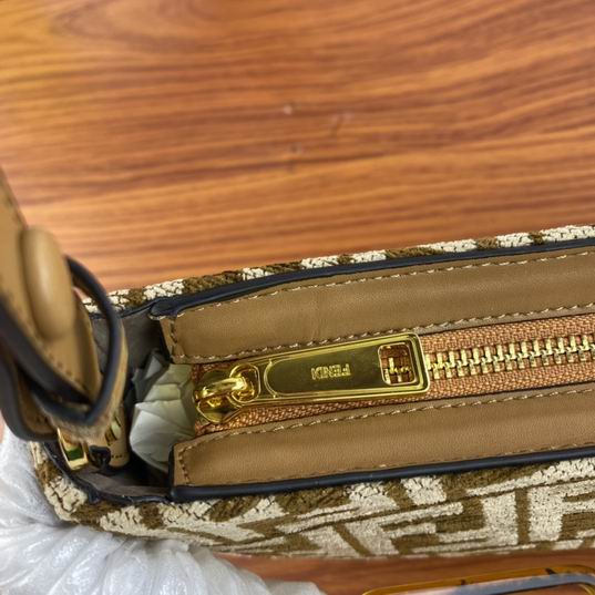 Fendi 7001 32x11x5cm ww (7)