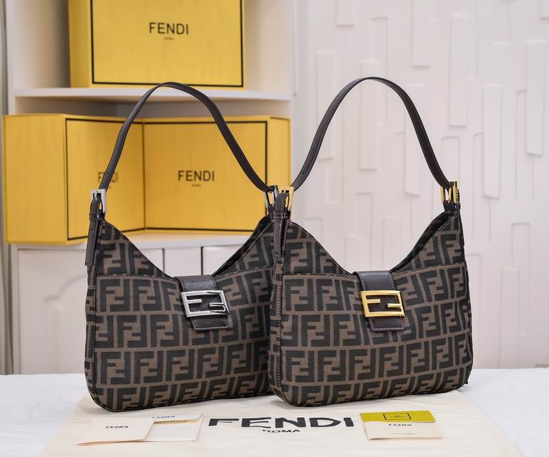 Fendi 7727 29x25x4cm ww (1)