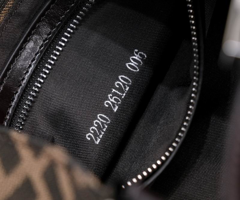 Fendi 7727 29x25x4cm ww (17)