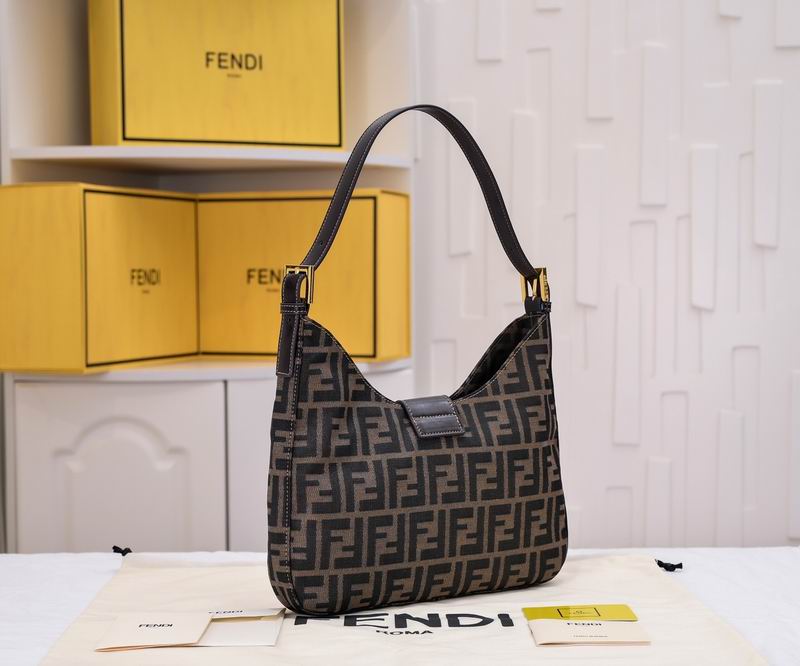Fendi 7727 29x25x4cm ww (3)