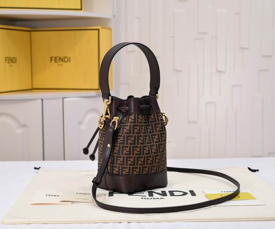 Fendi 8940 12x10x19cm ww (2)