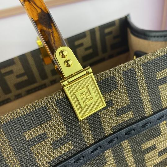 Fendi 9020 35x31x173cm ww (7)