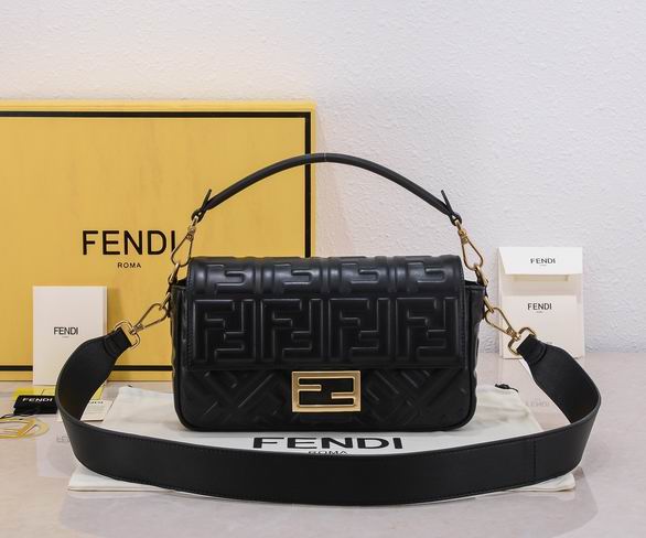 Fendi Baguette 011 26x13x6cm ww (1)