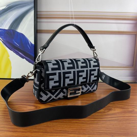 Fendi Baguette 0195 26x13x6cm ww (2)
