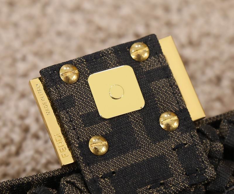 Fendi Baguette 2020 26x4x13cm ww (15)