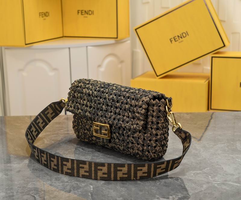 Fendi Baguette 2020 26x4x13cm ww (2)
