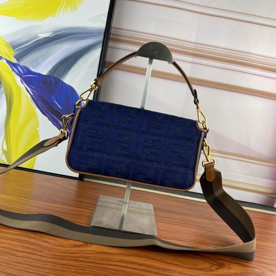 Fendi Baguette F2029 26x5x15cm ww (4)