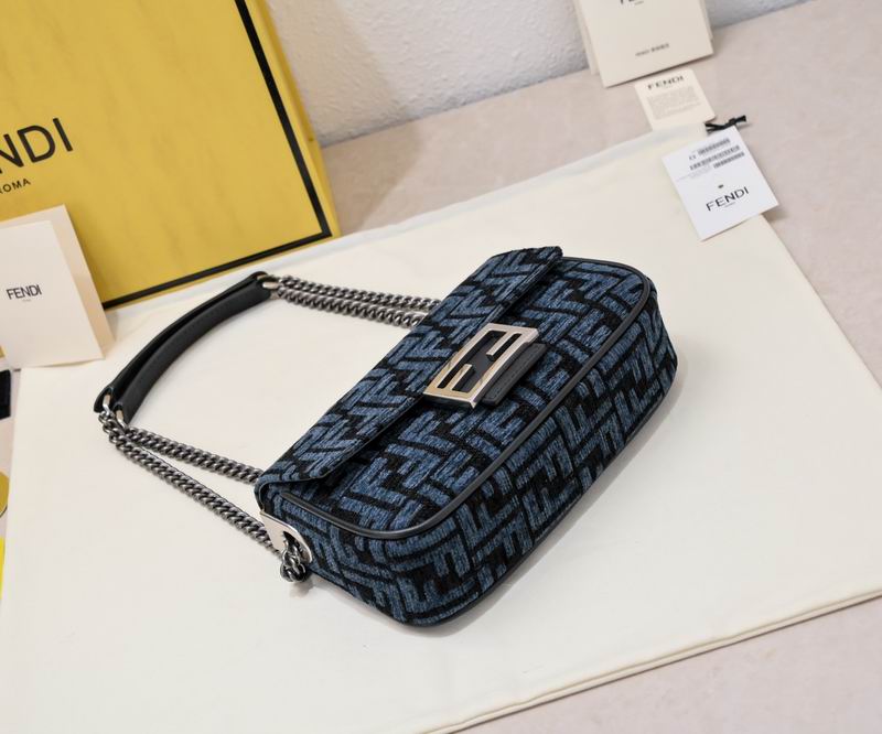 Fendi Baquette 008 24x14.5x7cm ww (4)