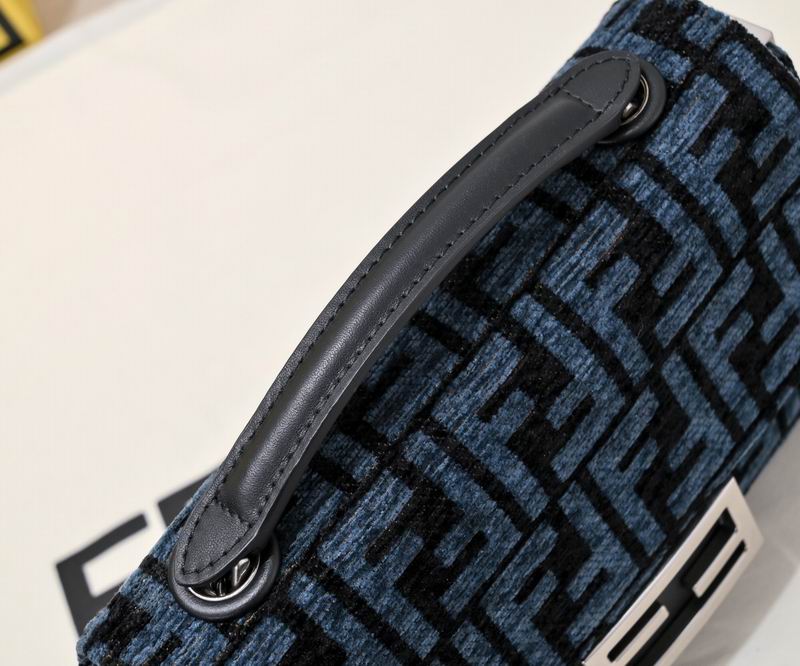 Fendi Baquette 008 24x14.5x7cm ww (6)