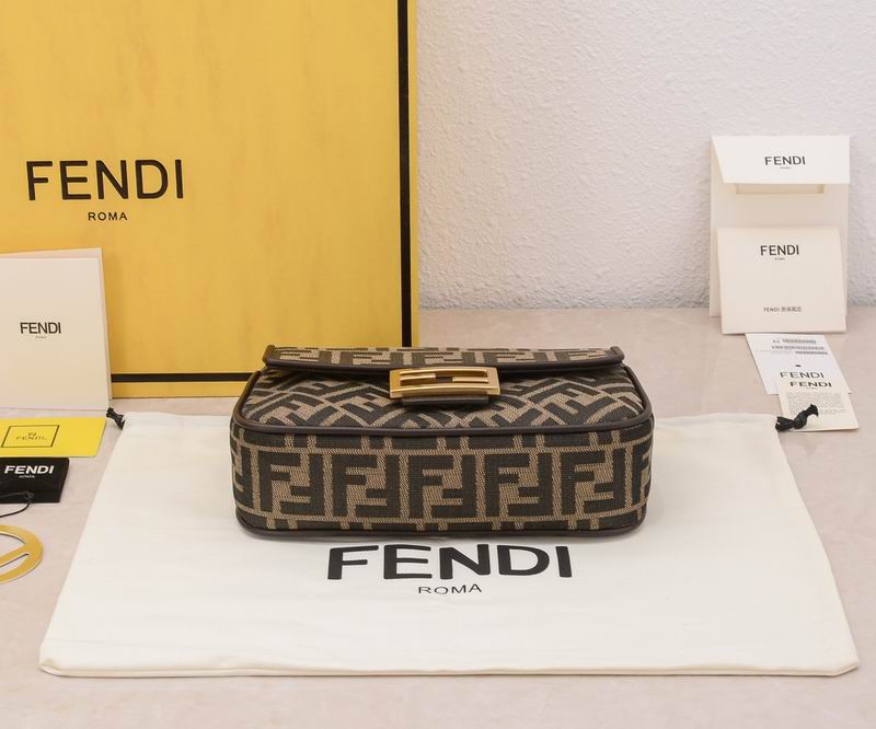 Fendi Baquette 201 24x7x13cm ww (2)
