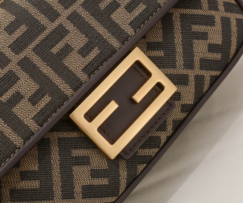 Fendi Baquette 201 24x7x13cm ww (6)