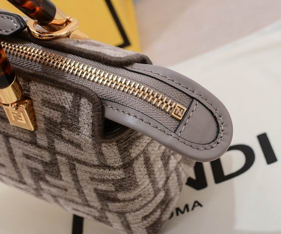 Fendi Boston 005 17x8x12cm ww (15)