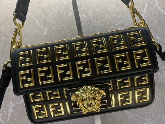 Fendi F0670 21cm CN (15)