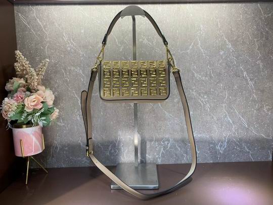Fendi F0670 21cm CN (2)