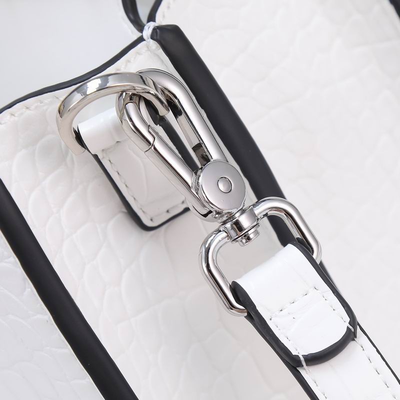 Fendi F0676鳄鱼纹 23cm ww (16)