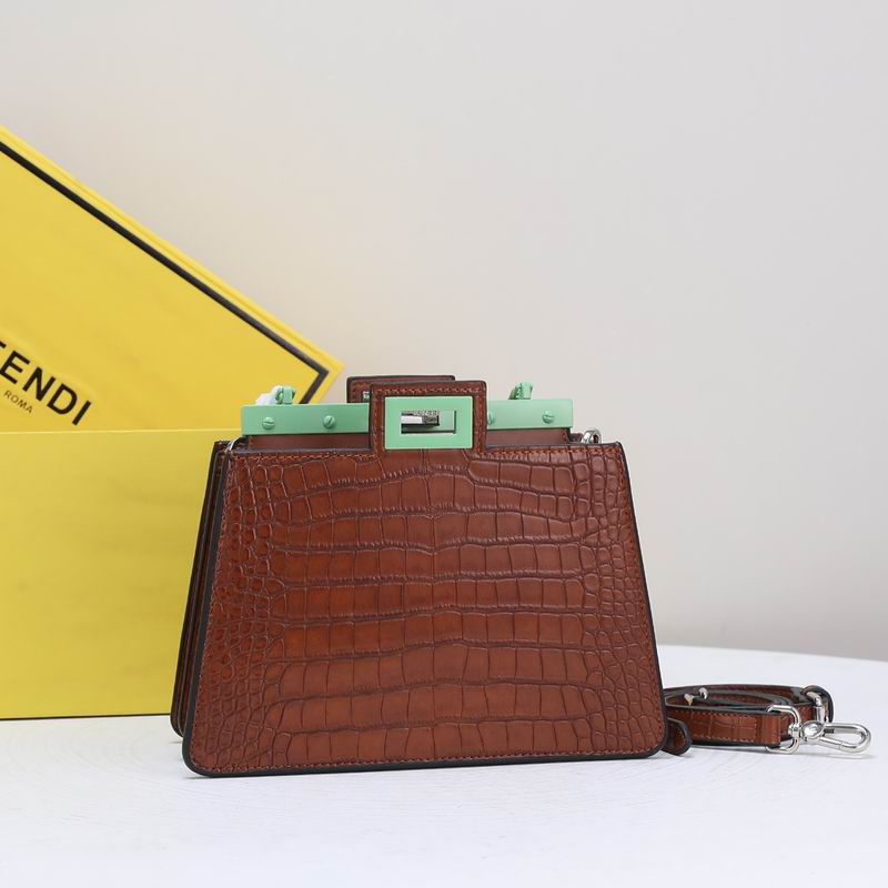 Fendi F0676鳄鱼纹 23cm ww (22)