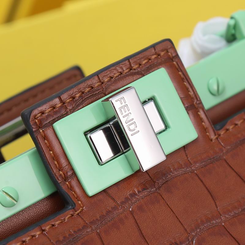 Fendi F0676鳄鱼纹 23cm ww (24)