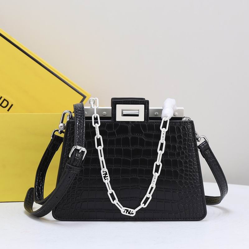 Fendi F0676鳄鱼纹 23cm ww (3)