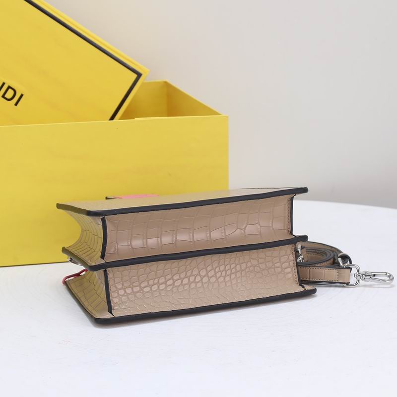 Fendi F0676鳄鱼纹 23cm ww (32)