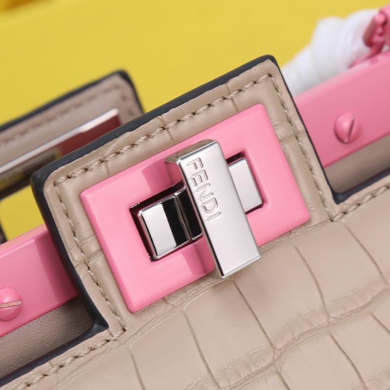 Fendi F0676鳄鱼纹 23cm ww (35)