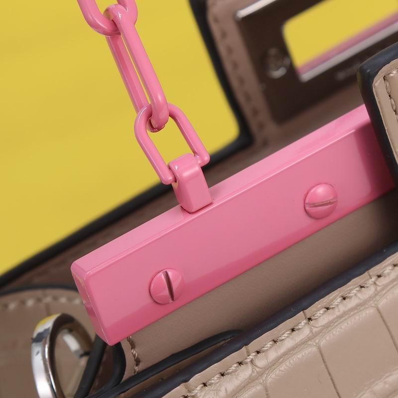 Fendi F0676鳄鱼纹 23cm ww (36)