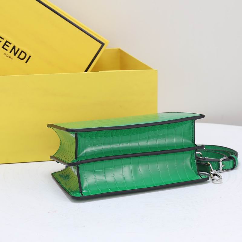 Fendi F0676鳄鱼纹 23cm ww (39)