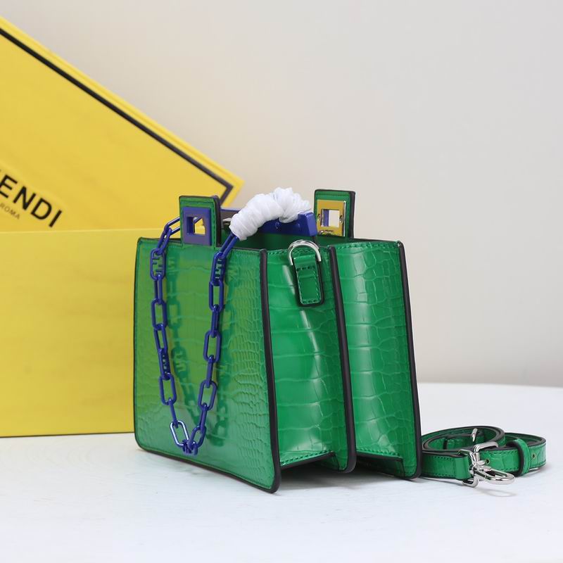 Fendi F0676鳄鱼纹 23cm ww (40)