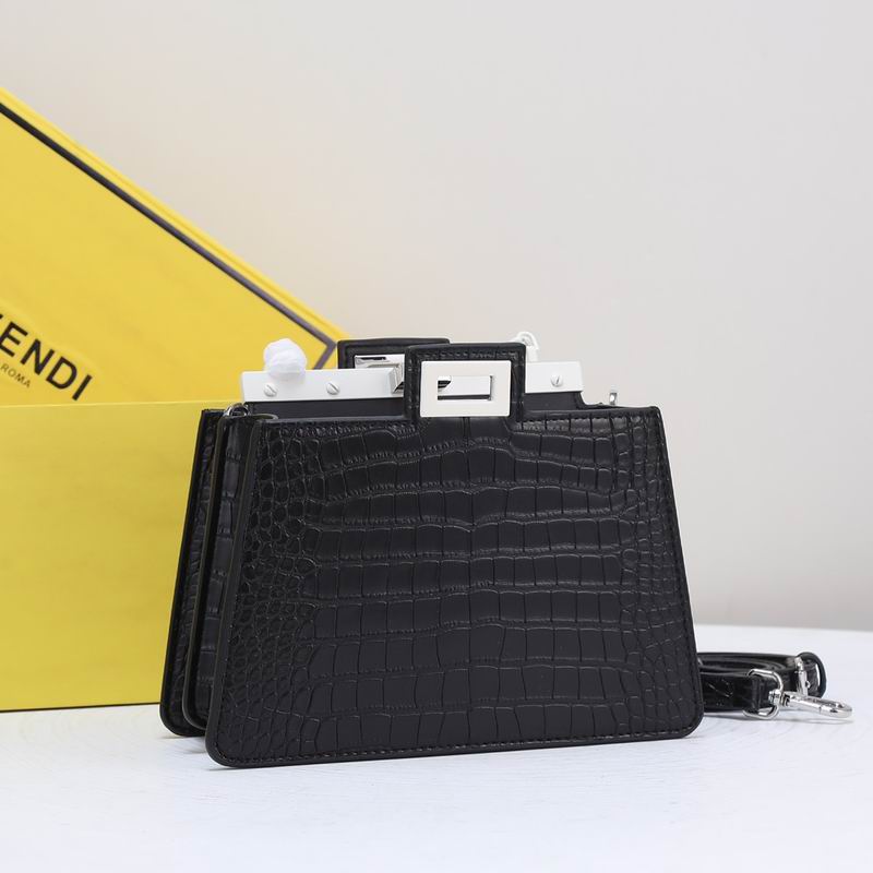 Fendi F0676鳄鱼纹 23cm ww (5)