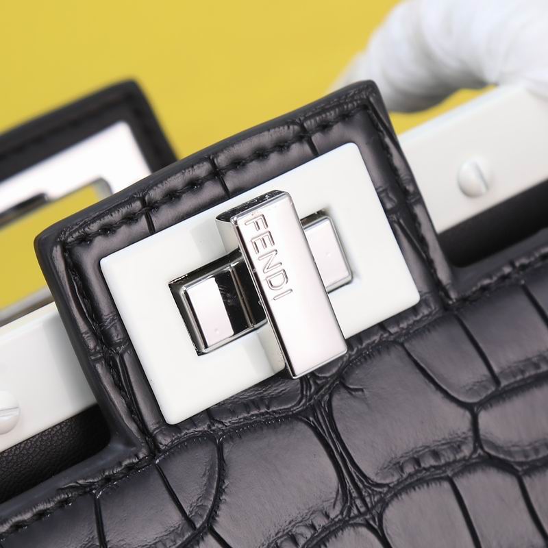 Fendi F0676鳄鱼纹 23cm ww (7)