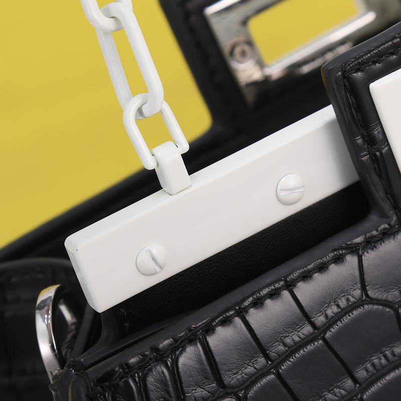 Fendi F0676鳄鱼纹 23cm ww (8)