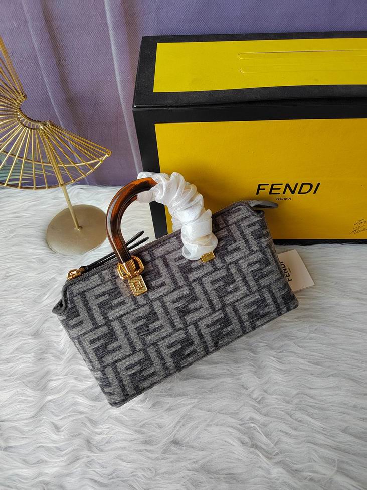 Fendi F8BS067 20.5x12x9cm zy (13)