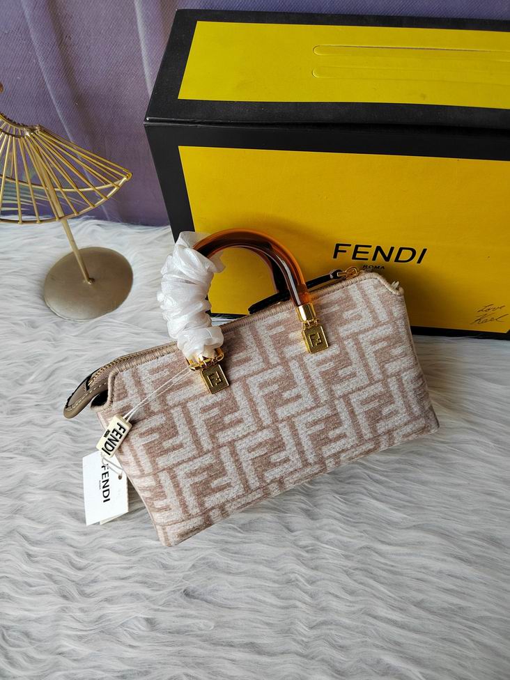 Fendi F8BS067 20.5x12x9cm zy (3)