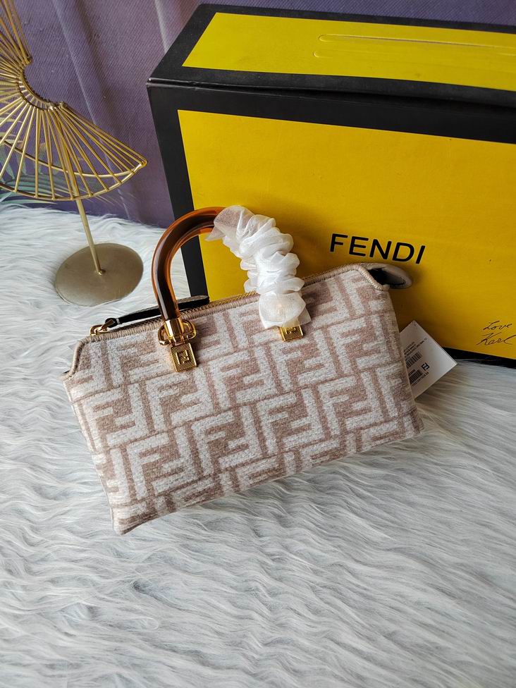 Fendi F8BS067 20.5x12x9cm zy (4)