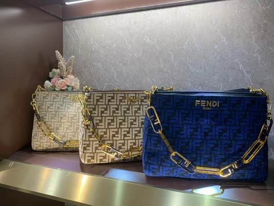 Fendi OLock Swing F0664 38cm CN (1)