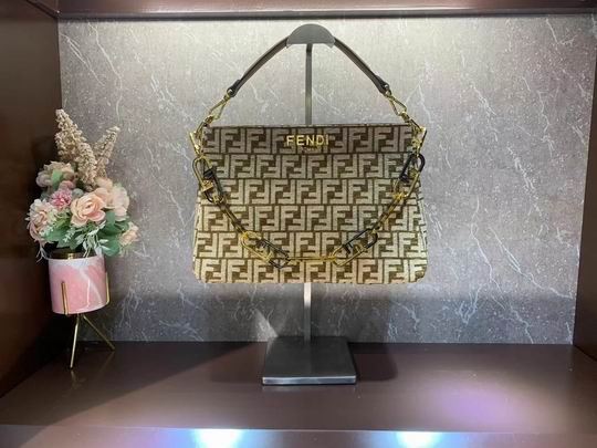 Fendi OLock Swing F0664 38cm CN (2)
