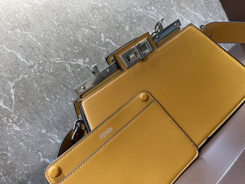 Fendi Peekaboo F0678光面 33cm CN (39)