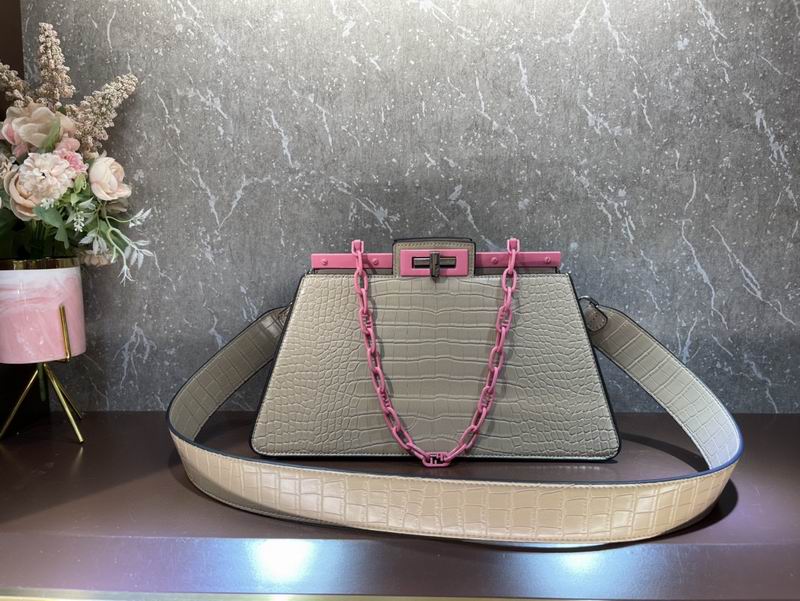 Fendi Peekaboo F0678 33cm CN (1)