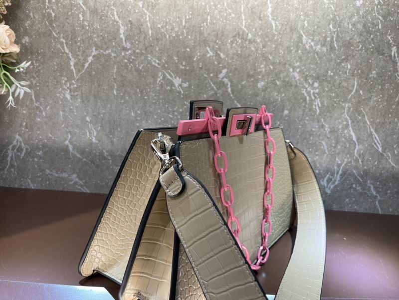 Fendi Peekaboo F0678 33cm CN (5)