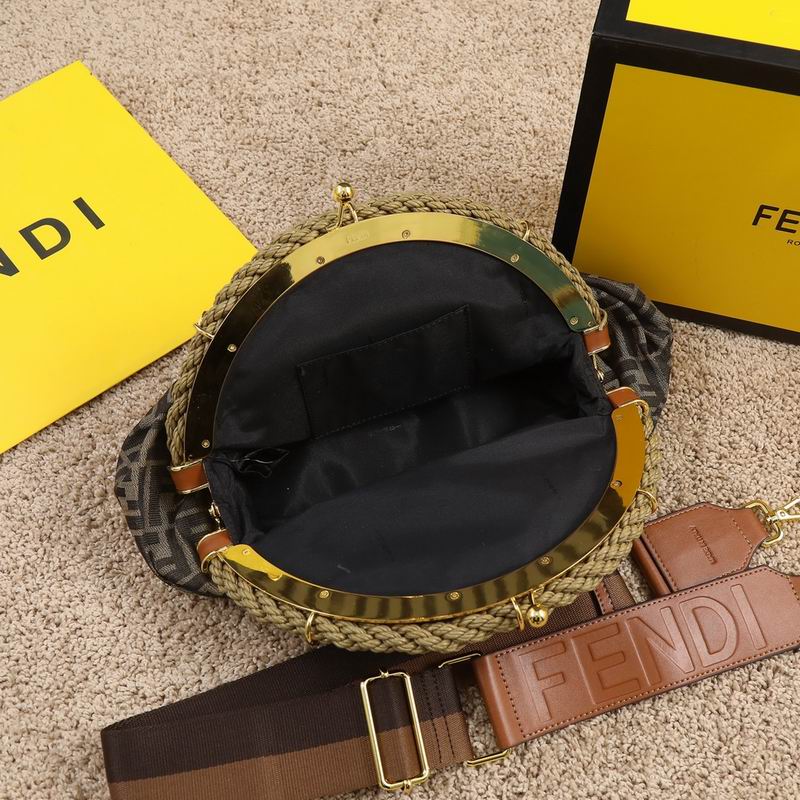 Fendi Shell 7739 42x21x15cm ww (19)