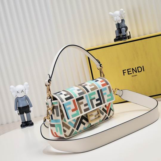 Fendi Vertigo 2301 26x15x6cm ww (2)