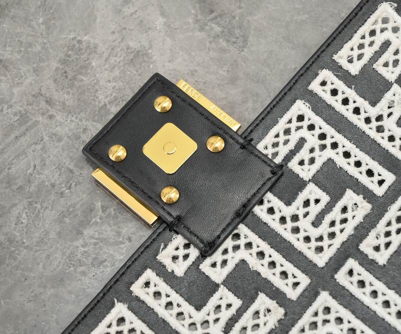 Fendi baguette 3375 28x6x14cm ww (40)