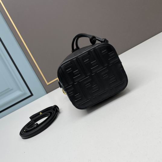Fendi bucket 12x18x10cm ww (11)